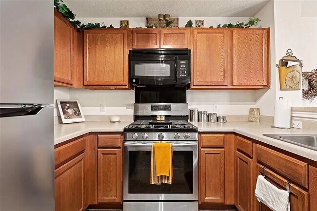 Building Photo - 206 Black