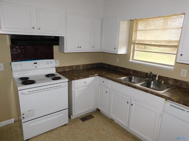 Building Photo - 3104 Cumbres Cir NW