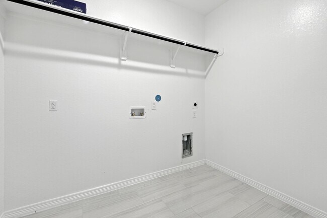 Building Photo - 1610 Rosedale Dr