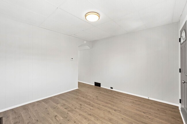 Building Photo - 1713 Realty Ave