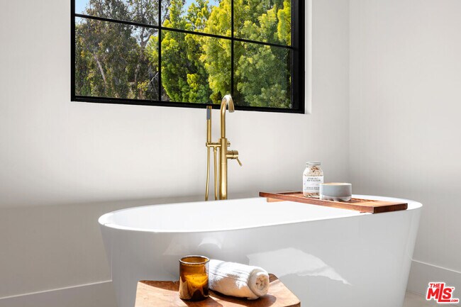 Building Photo - 2565 Patricia Ave