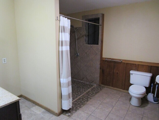Building Photo - 2 Story House, 4 Bedrooms + Bonus Room in Ochoco West - Water/Sewer Provided - Available Now!