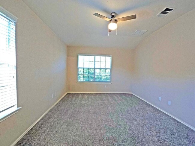 Building Photo - 16100 S Great Oaks Dr