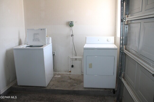 Building Photo - 4608 Lorenzo Ponce Dr