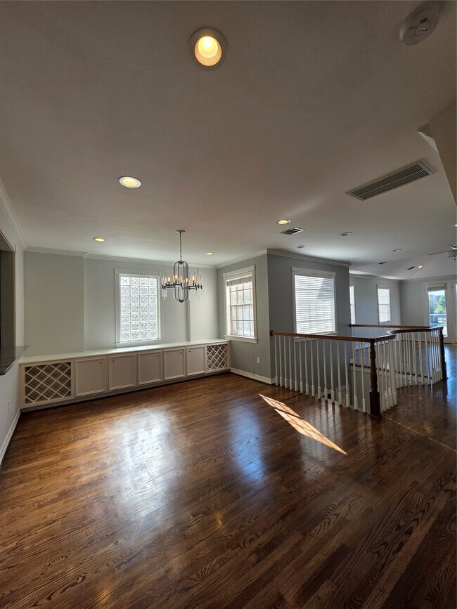 Building Photo - 1714 Roy St