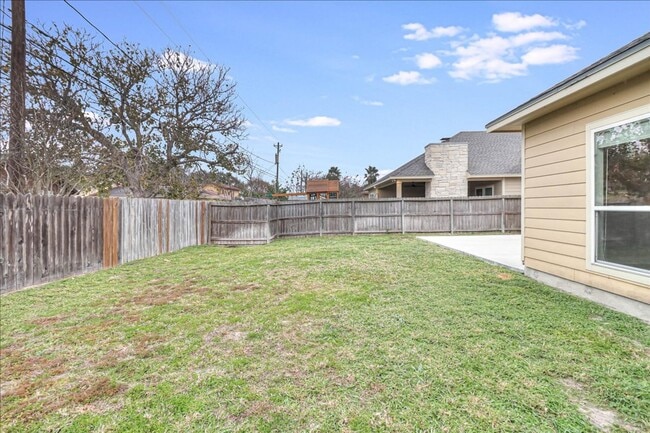 Building Photo - 2518 Date Palm Dr