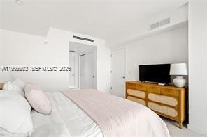 Building Photo - 9901 W Bay Harbor Dr