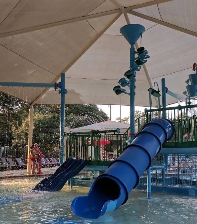 Building Photo - 4026 Villanova St