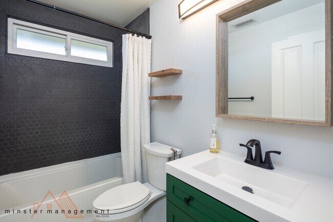 Building Photo - 91-6590-6590 Kapolei Pkwy