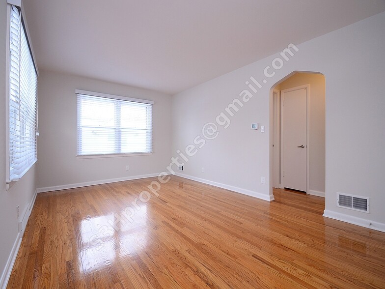 Building Photo - 5630 Erskine St