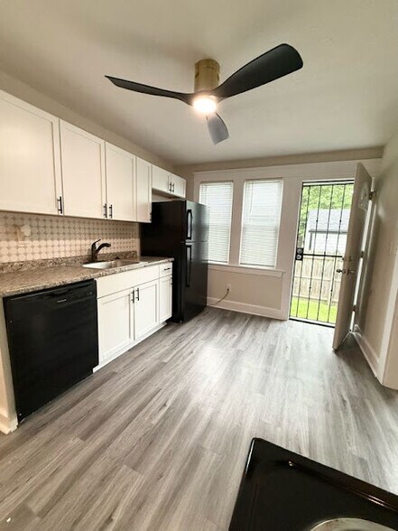 Building Photo - 5822 Lawn Ave