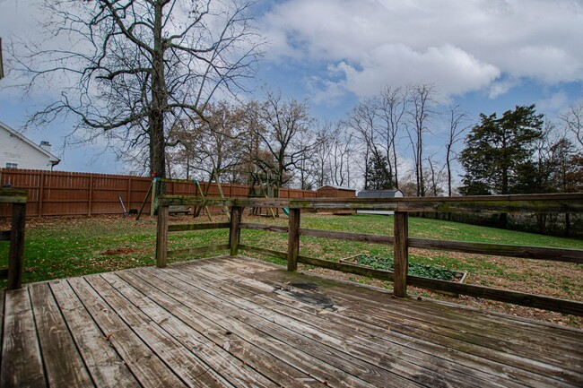 Building Photo - Pet Friendly Three Bedroom with Bonus!