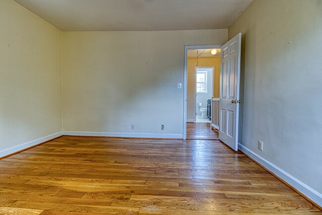 Building Photo - Discover Exceptional Townhouse Living!