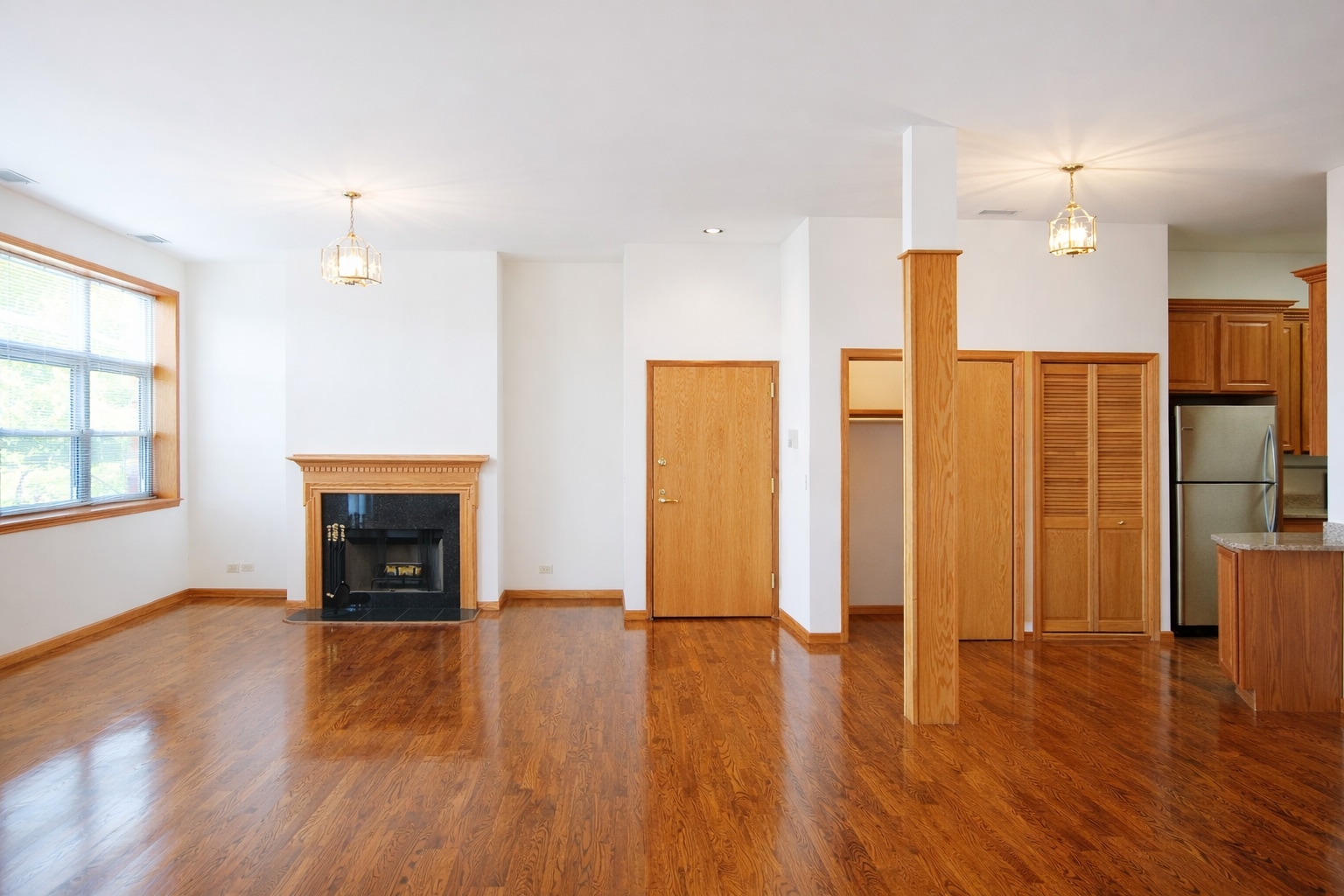 Building Photo - 2340 W Montana St