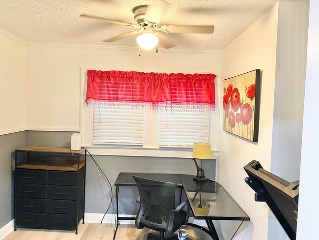 Building Photo - 3BR/1BA Home-Sweet-Home