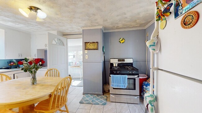 Primary Photo - 29 Dresser St