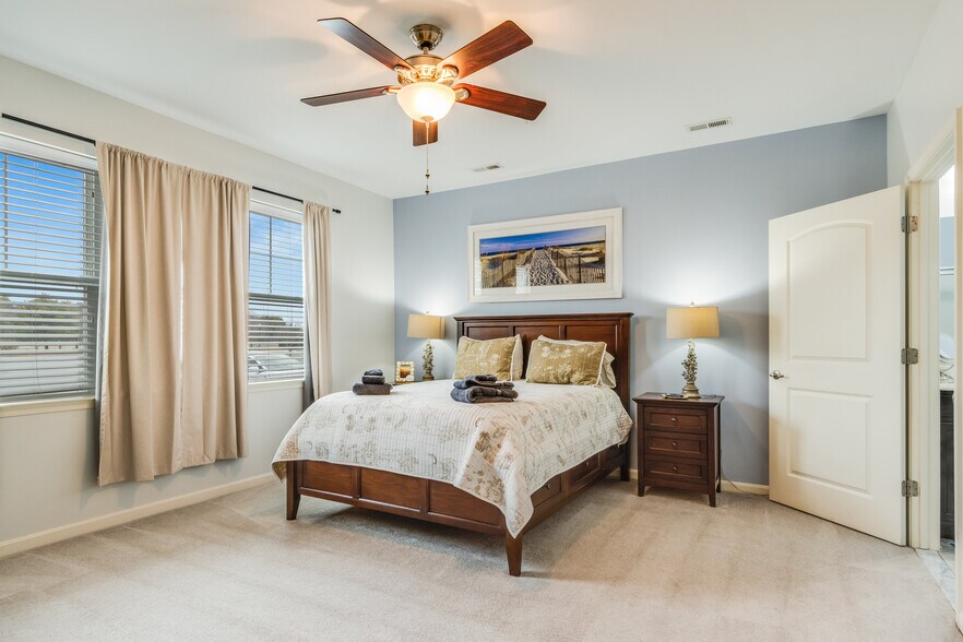 Primary Bedroom (Queen) - 37696 Ulster Dr