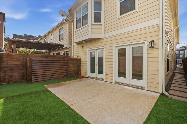 Building Photo - 1528 Birdsall St