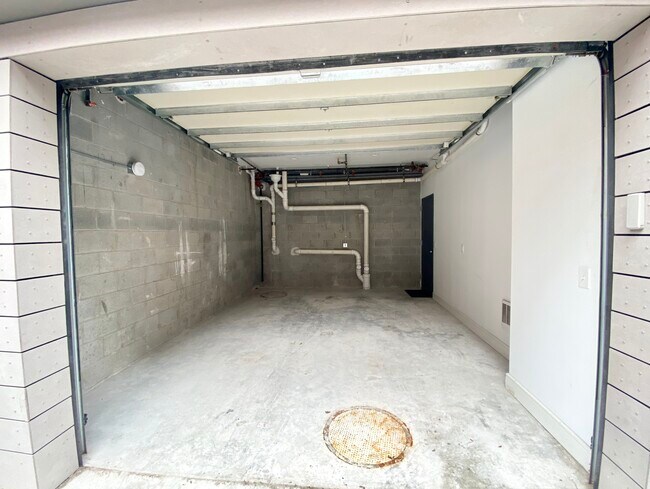 private garage - 313 Court St