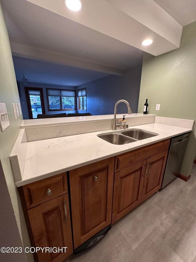 Building Photo - Beautiful park place condo