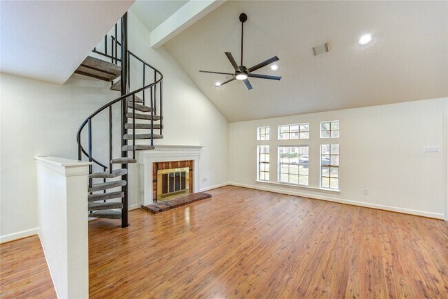 Building Photo - 16830 Scenic Gardens Dr