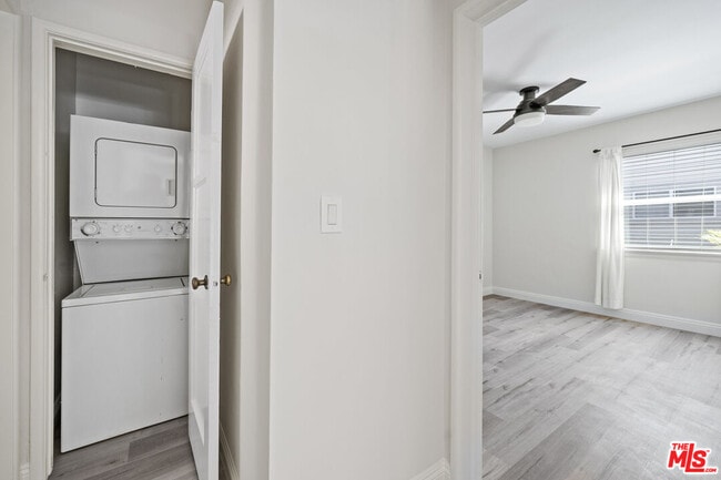 Building Photo - 908 Venezia Ave