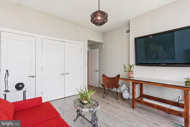 Building Photo - 930 Rose Ave