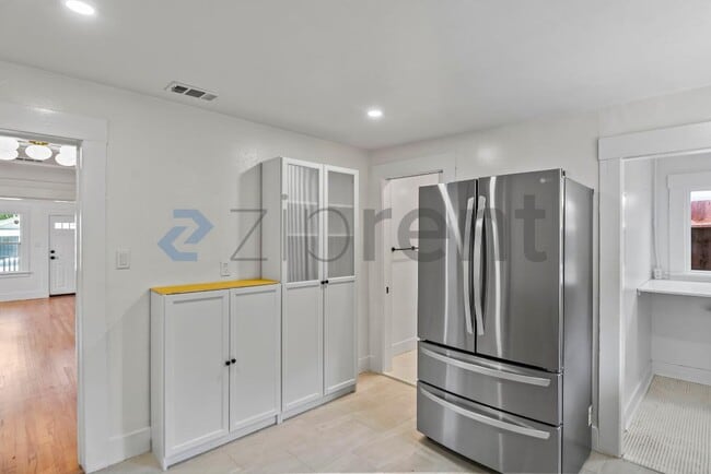 Building Photo - 3226 Star Ave