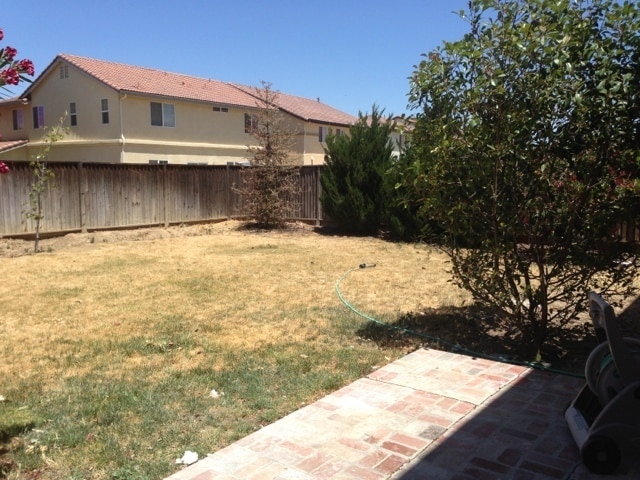 Building Photo - Los Banos, Large 2 story 5 bedroom 3 full ...