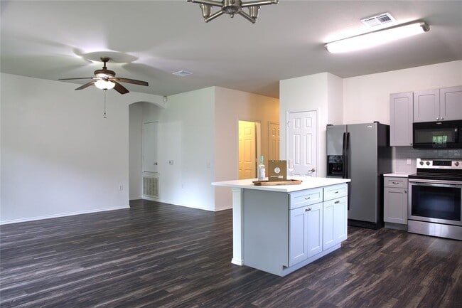 Building Photo - 5216 English Glade Dr