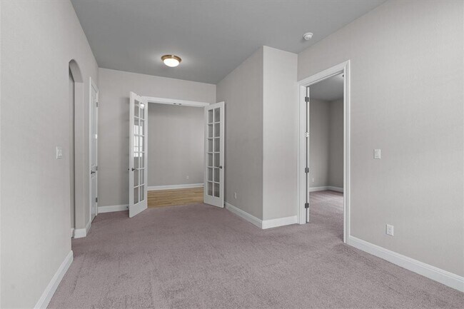 Building Photo - 4660 Katherine Dr
