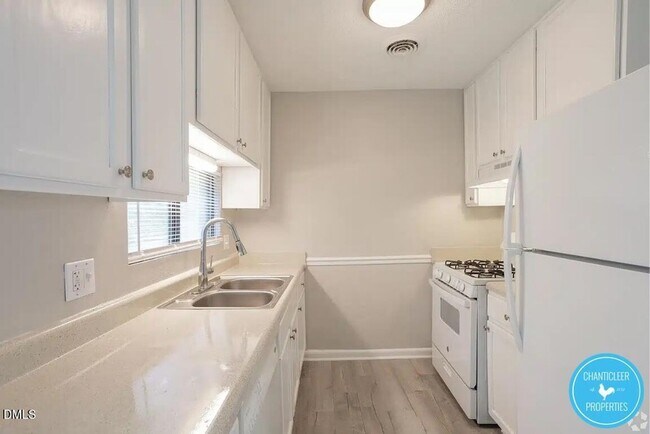 Building Photo - 20 Creekside Cir