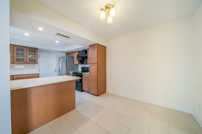 Building Photo - 8402 Alta Mesa