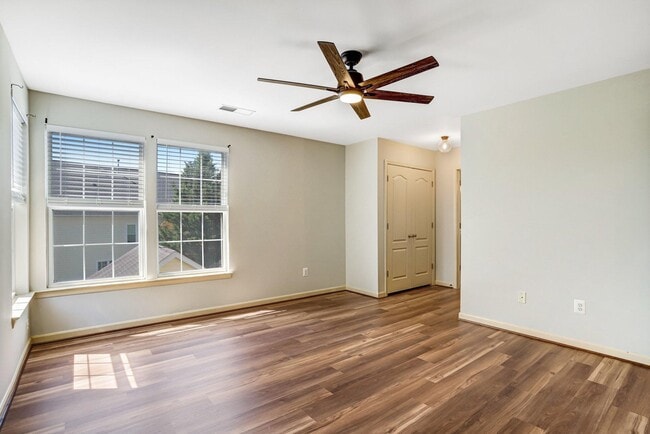 Building Photo - 42985 Chesterton St