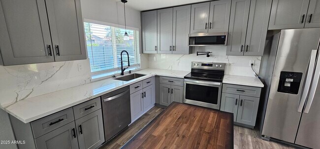 Building Photo - 642 W Plata Ave