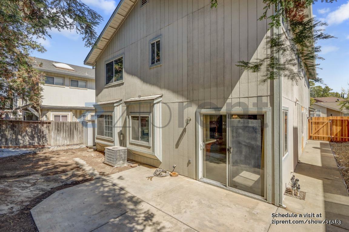 Building Photo - Unit