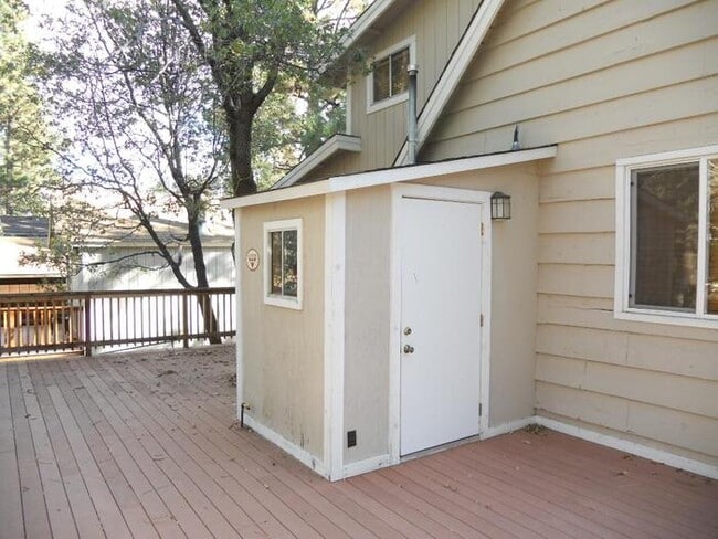 Building Photo - Spacious 4-Bedroom, 2-Bath Home ? Pet Frie...