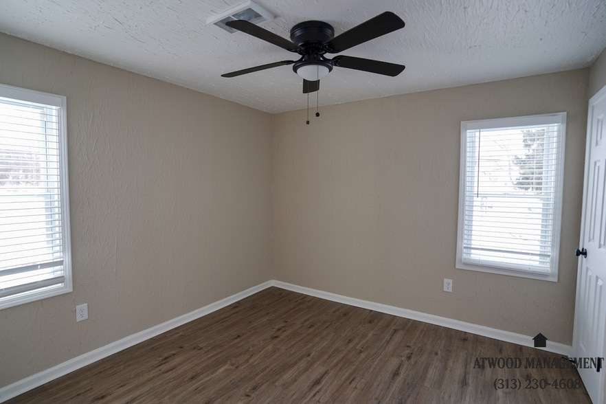 Building Photo - Fully Renovated 2-Bedroom Home – Move-In Ready for You!