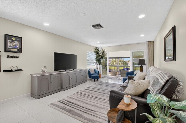 Building Photo - 13769 Date Palm Ct