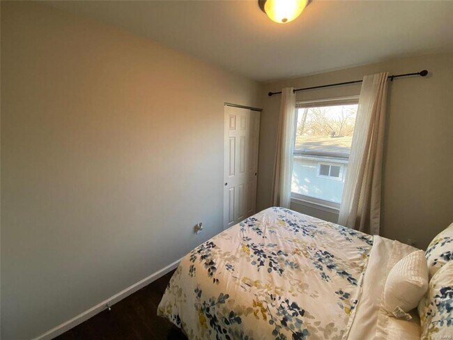 Building Photo - 7 Edgeworth Ave