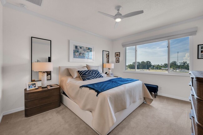 Building Photo - Venetian Harbor 3 bed 2.5 bath + Office/Den & 2 car tandem oversized garage!