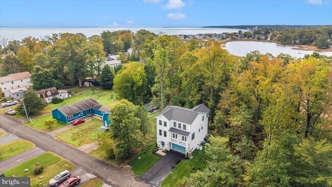 Building Photo - 801 Cedar Ave