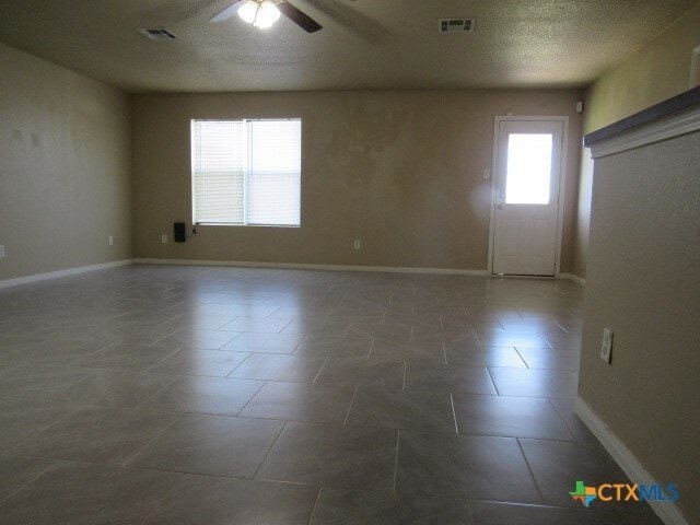 Building Photo - 4601 Lloyd Dr