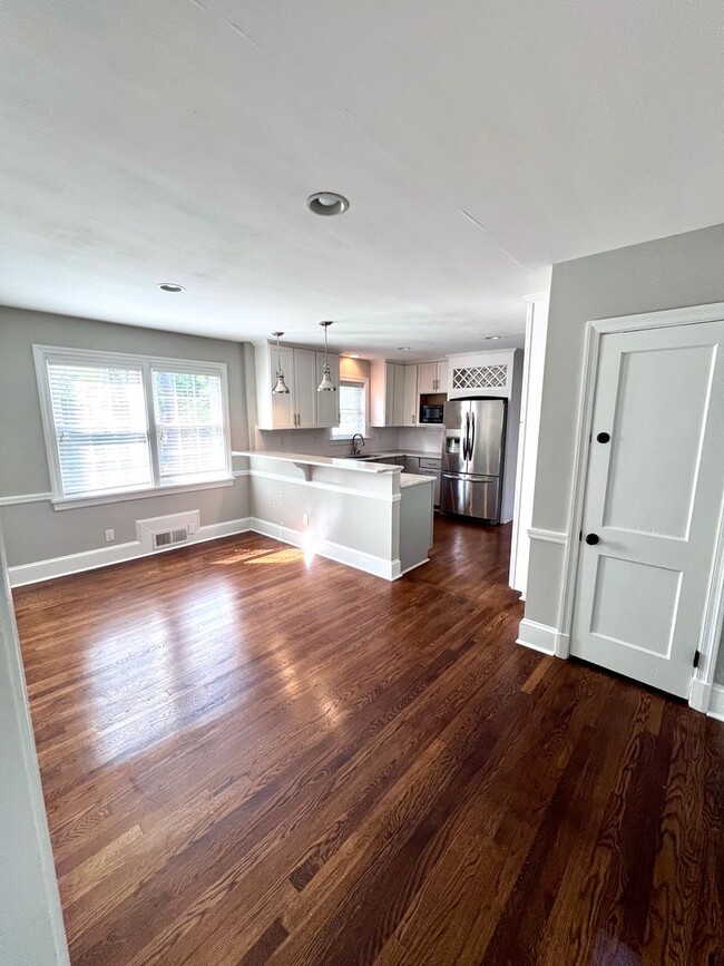 Primary Photo - Stunning Three Bedroom on Patterson Ave! A...