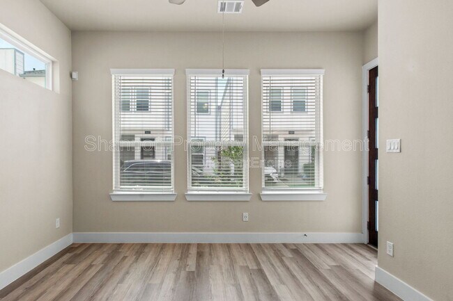 Building Photo - 9012 Lonestar Creekbend Ln