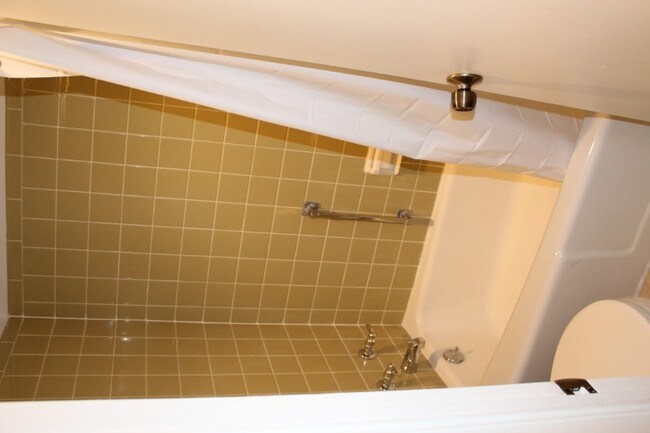 Building Photo - 200 Highland Ave