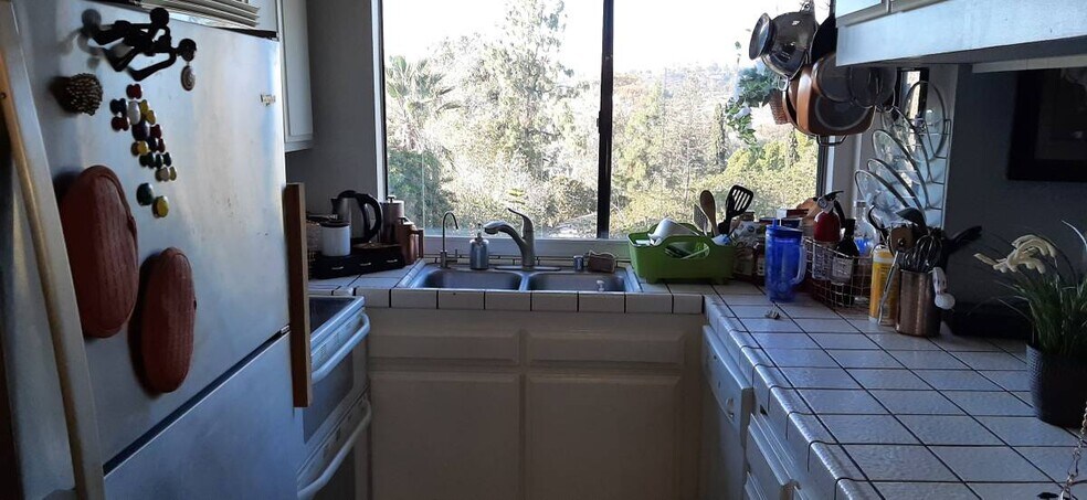 Building Photo - 5125 Fontaine St