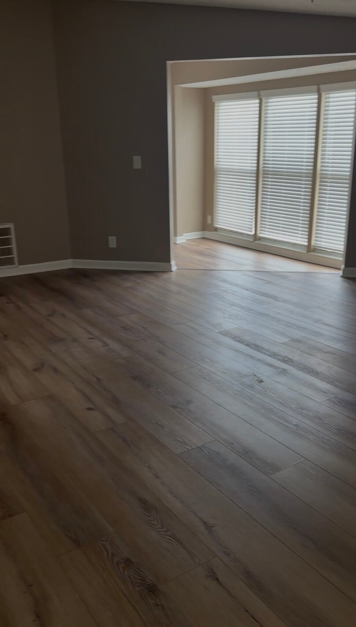 Building Photo - 4293 Parkview Ct