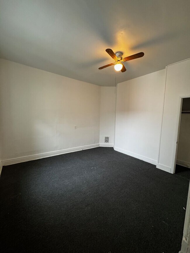 Building Photo - 4 Bedroom Row Home-39 N 10th St, Lebanon, PA