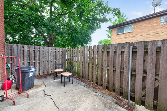 Building Photo - 210 Linn Ct